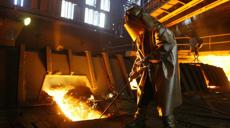 Select steel stock up on the prospect of further price increase, tight supply