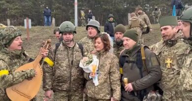 Ukraine War: 2 Army Married on Battlefield, Viral Video