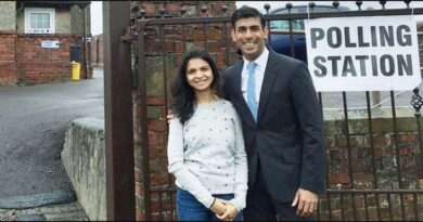 Pic of Rishi Sunak's wife serving tea to journalists goes viral. Internet has a lot to say